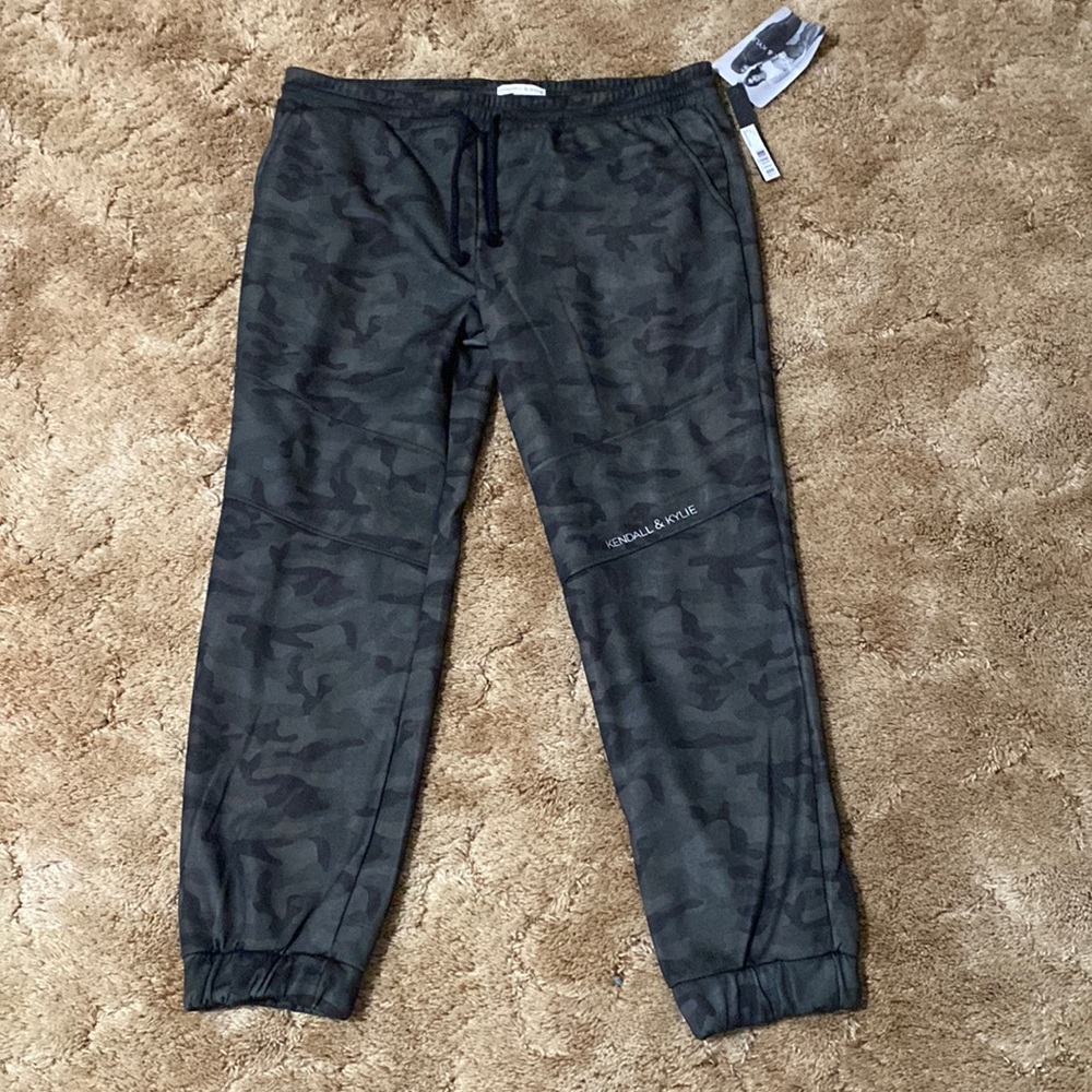 Brand: Kendall & Kylie
Size: 3X
Color: camo